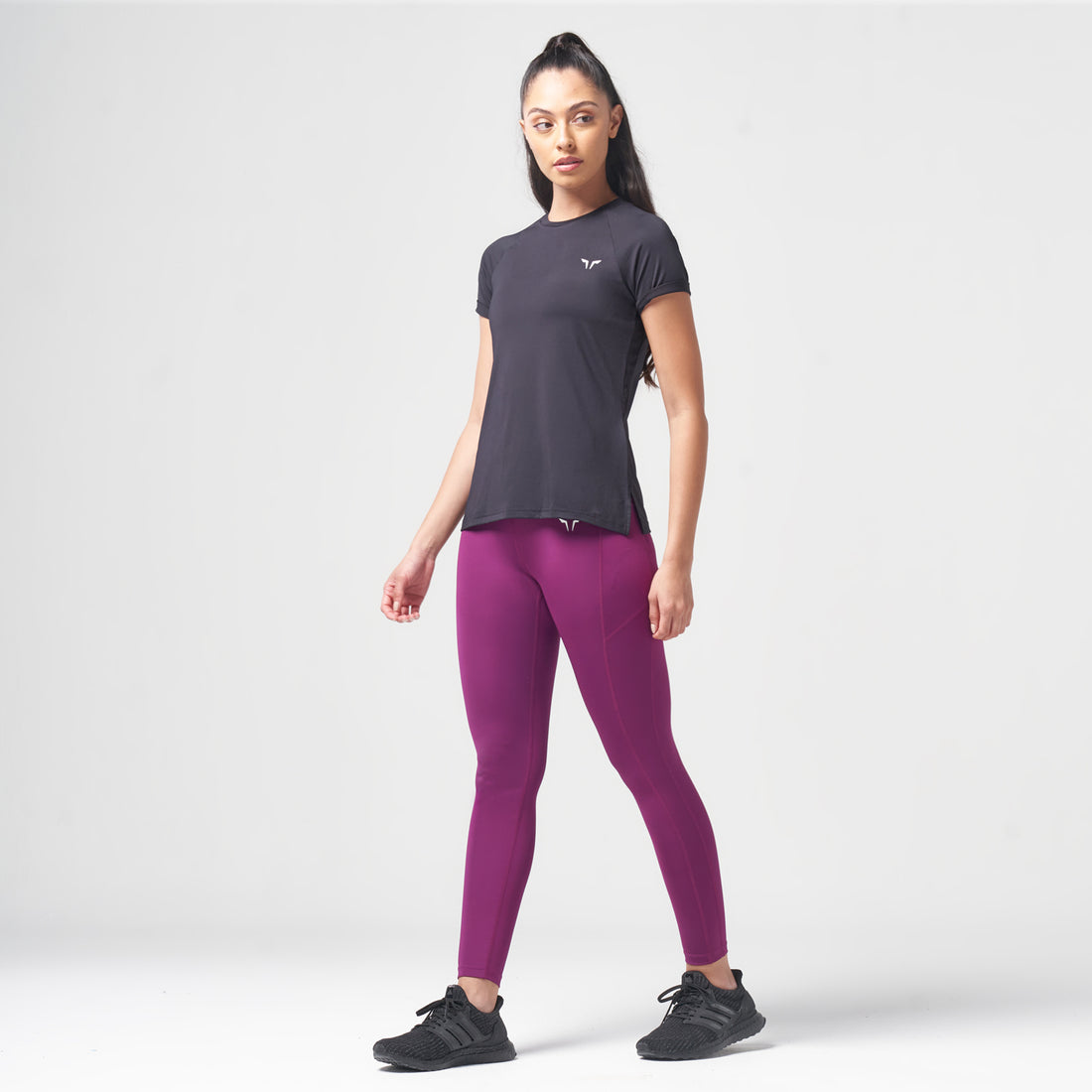 ESSENTIAL WEIGHTLESS TEE - BLACK